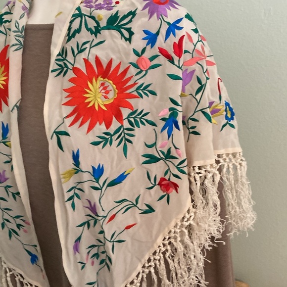 ❌LAST CHANCE (deleting)❌ Victoria’s Secret silk Floral Embroidered Shawl scarf - Picture 6 of 17